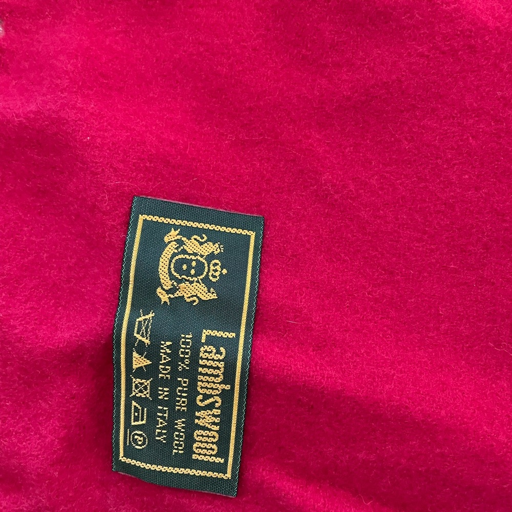 Lambswool. Italian scarf. Red. Lightly worn